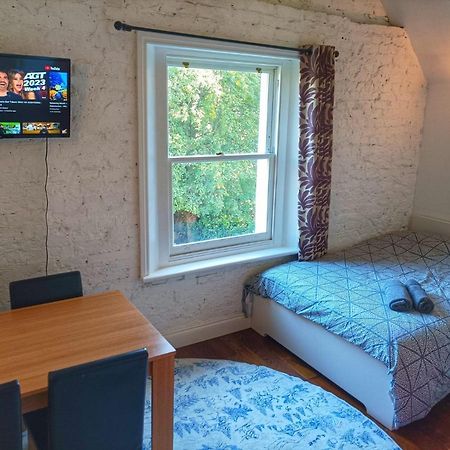 Mezzanine Style Studio Apartment 8 런던 외부 사진