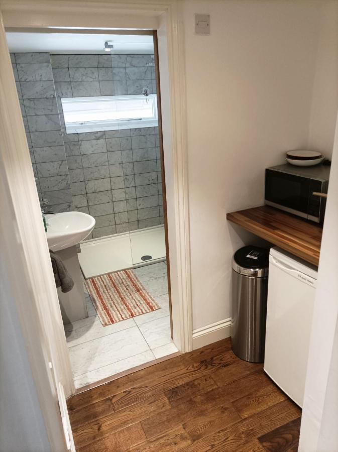 Mezzanine Style Studio Apartment 8 런던 외부 사진