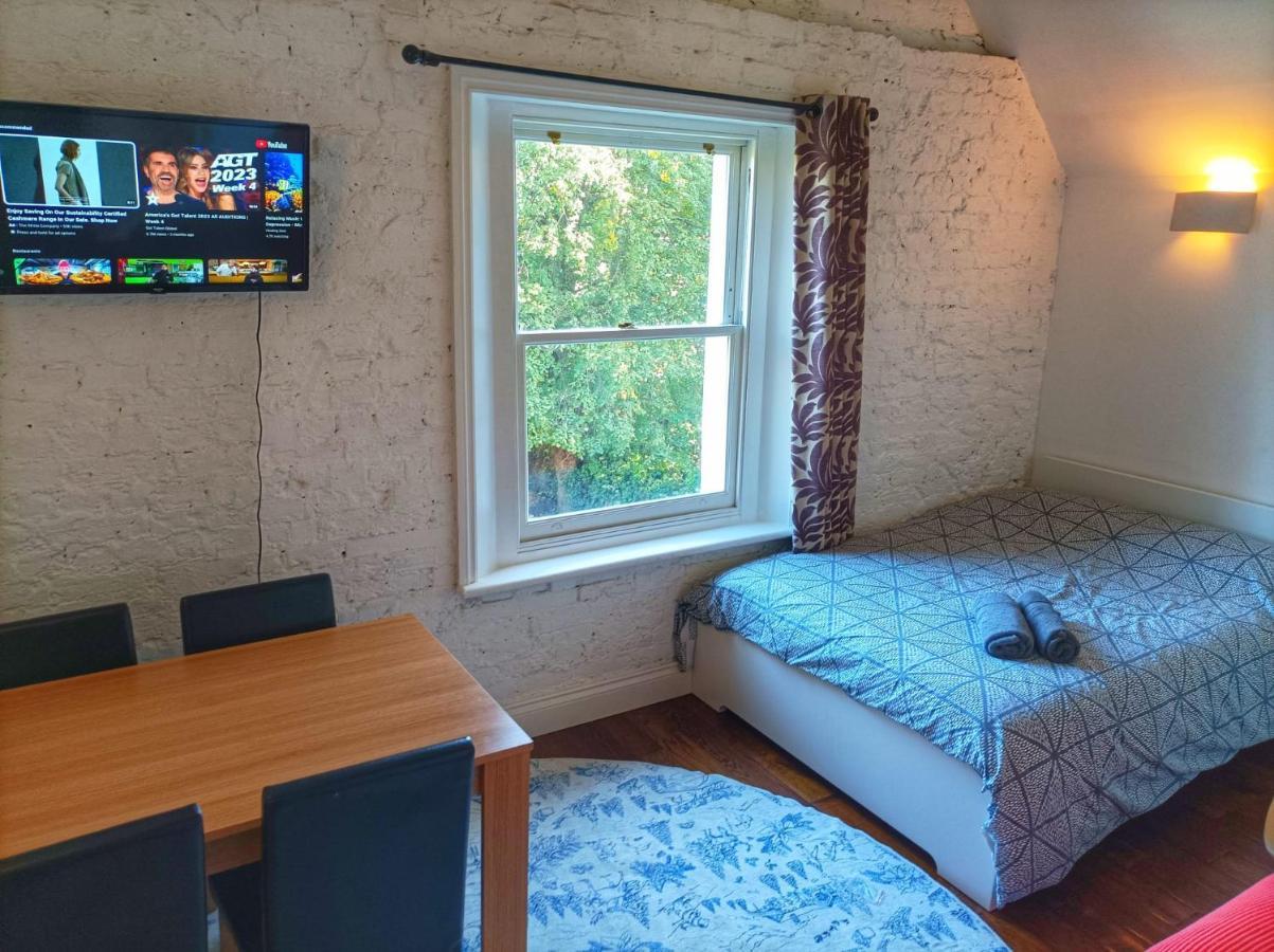 Mezzanine Style Studio Apartment 8 런던 외부 사진